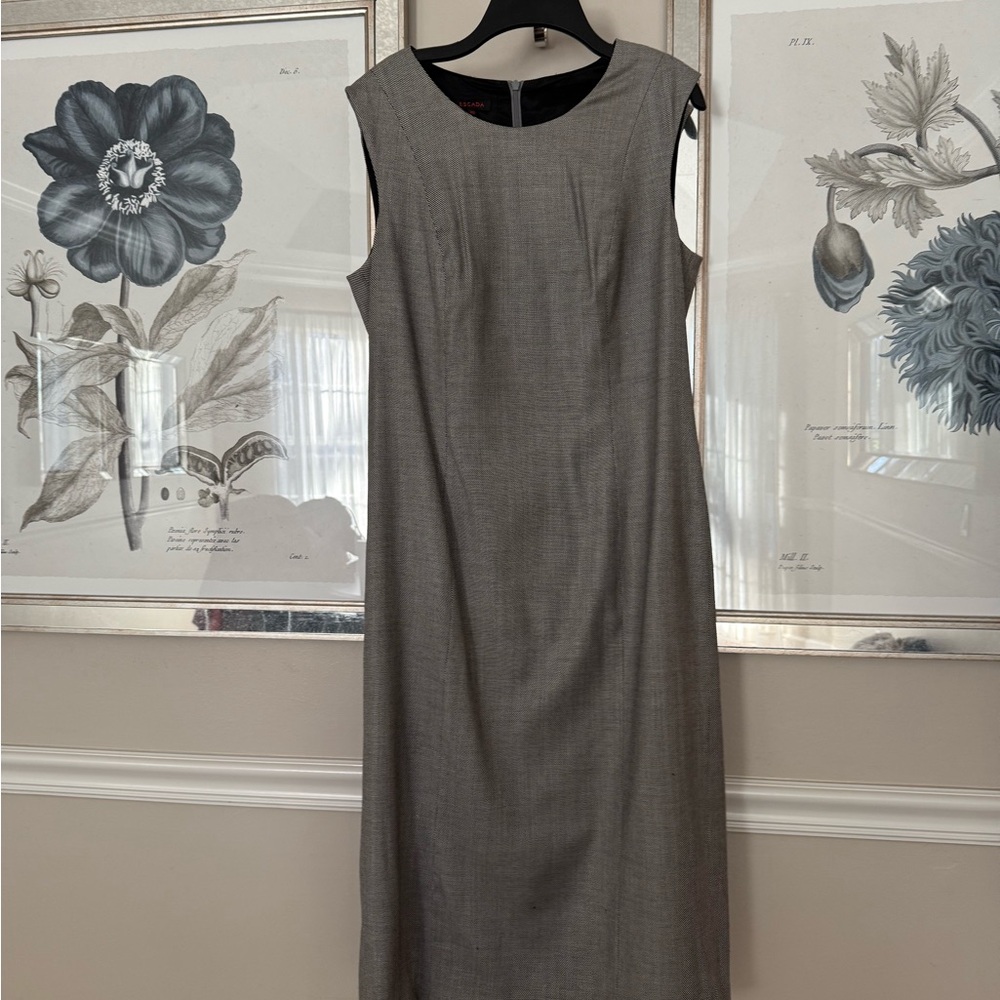 ESCADA designer dress size 40 👗 sexy, fitted sheath dress with back lower pleats